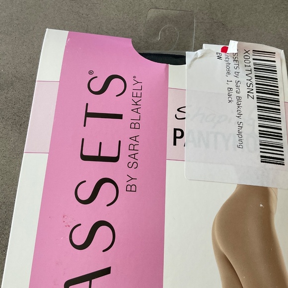 #0331 NWT ASSETS BY SPANX SHAPING PANTYHOSE  COLOR: BLACK SIZE: 1 - Picture 3 of 3